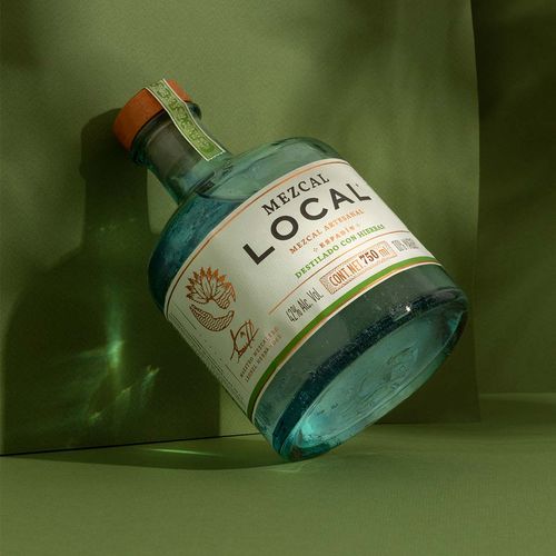 Mezcal Local Destilado con Hiervas 750ml
