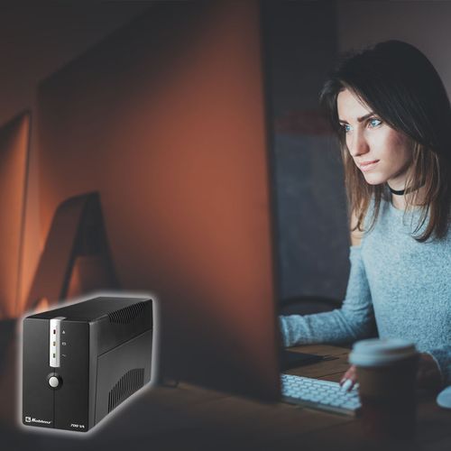 No Break Koblenz 700 VA 360 W 7016USB/R